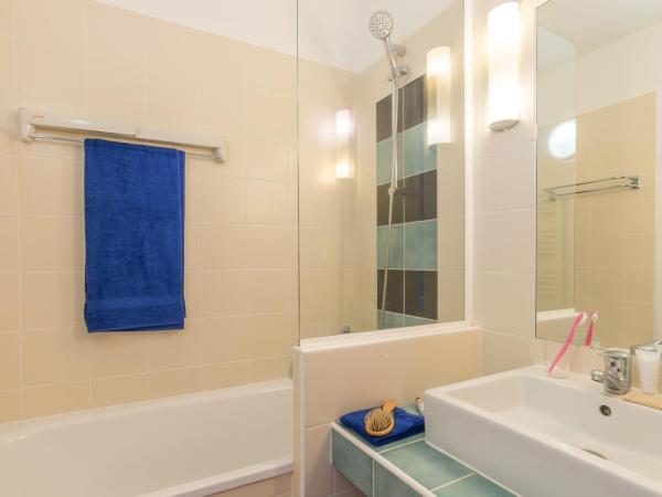 Résidence Pierre & Vacances L'Archipel : photo 8 de la chambre appartement 2 chambres avec terrasse ou balcon (7 personnes)