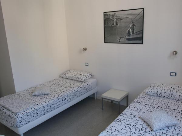 Casa Maria : photo 5 de la chambre chambre lits jumeaux avec salle de bains commune