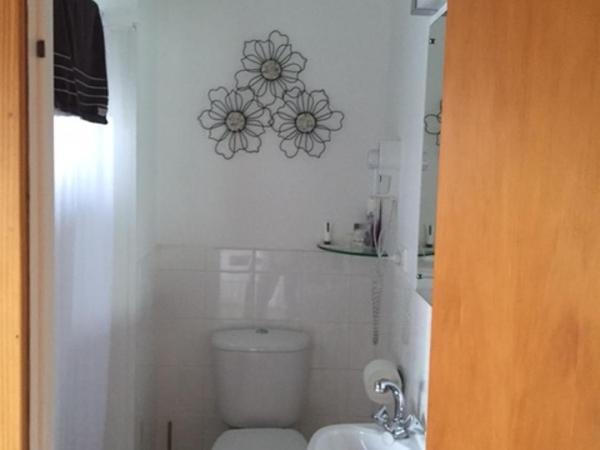 Travellers Retreat B&B : photo 3 de la chambre chambre double ou lits jumeaux avec salle de bains