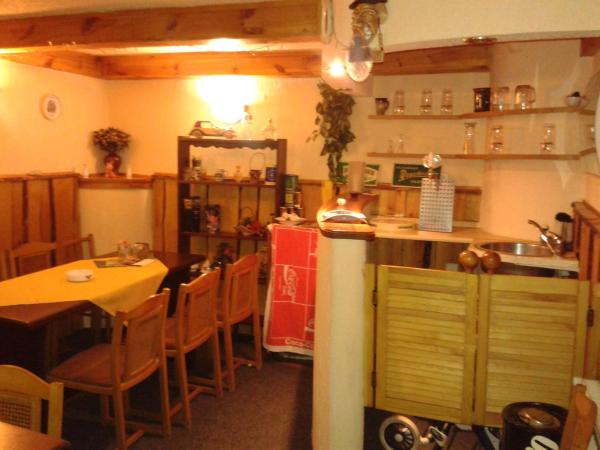 Penzion Havaj : photo 8 de la chambre chambre lits jumeaux avec lit d'appoint et balcon