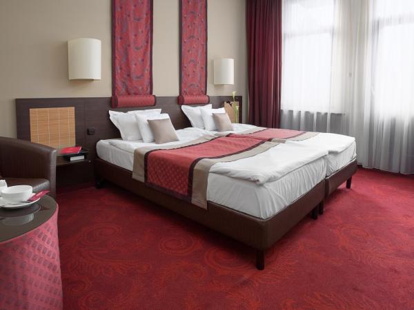 Rubin Wellness & Conference Hotel : photo 1 de la chambre chambre double ou lits jumeaux standard avec balcon