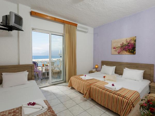 Zorbas Hotel : photo 2 de la chambre chambre triple - vue sur mer