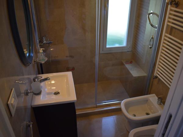 Cabaña con costa de lago : photo 3 de la chambre appartement - rez-de-chaussée