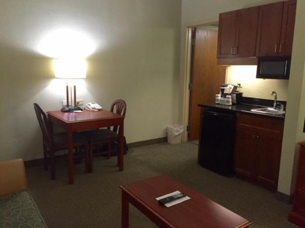 Holiday Inn Memphis-University of Memphis, an IHG Hotel : photo 7 de la chambre chambre lit king-size - baignoire accessible aux personnes à mobilité réduite - non-fumeurs