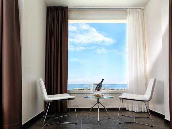 Baldinini Hotel : photo 3 de la chambre chambre double ou lits jumeaux deluxe - vue sur mer