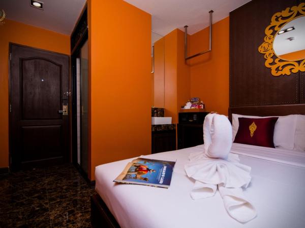 Violet Tower at Khaosan Palace : photo 3 de la chambre chambre double ambre