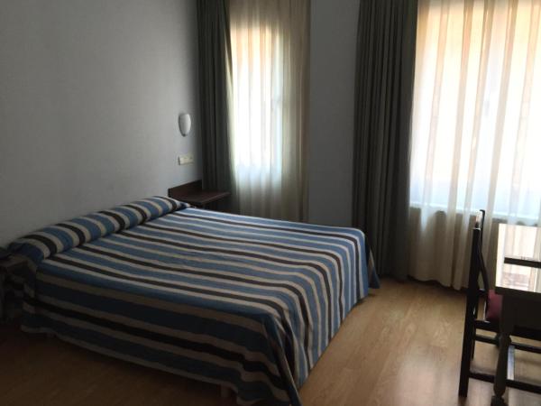 Hotel Madrid Río : photo 4 de la chambre chambre double ou lits jumeaux