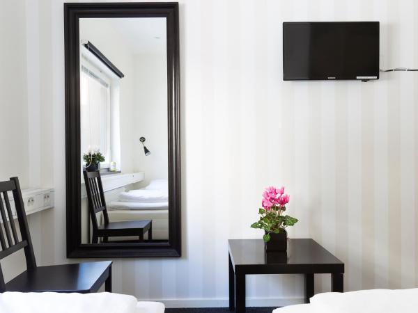 Stockholm Hostel : photo 4 de la chambre chambre lits jumeaux classique avec salle de bains privative