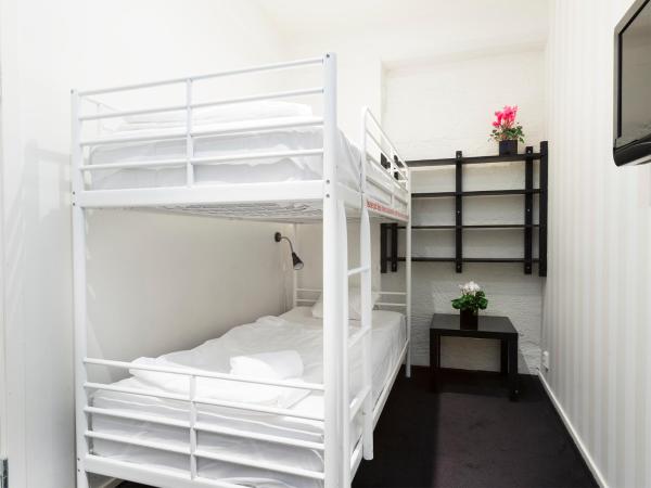 Stockholm Hostel : photo 1 de la chambre chambre lits jumeaux avec salle de bains privative - sans fenêtre