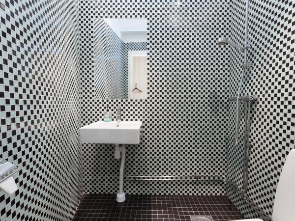 Stockholm Hostel : photo 5 de la chambre chambre lits jumeaux avec salle de bains privative - sans fenêtre