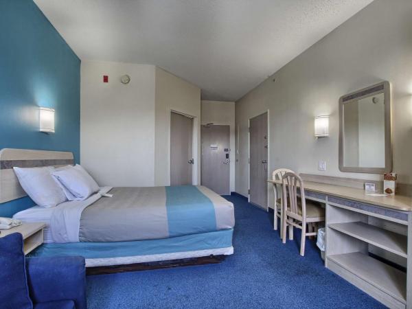 Motel 6-London, ON - Ontario : photo 4 de la chambre chambre lit king-size deluxe - non-fumeurs