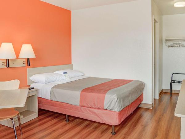 Motel 6-Portland, OR - Central : photo 5 de la chambre chambre lit queen-size