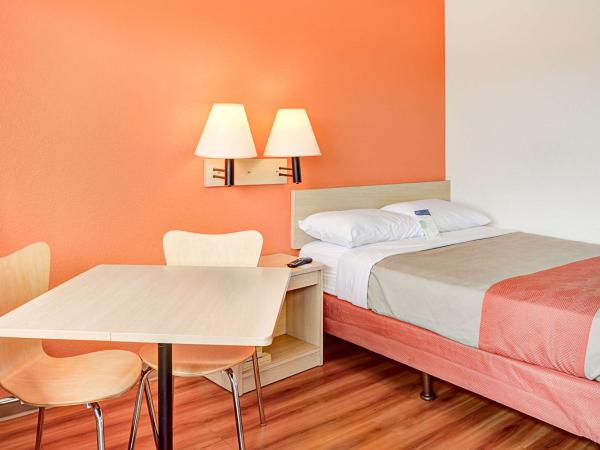 Motel 6-Portland, OR - Central : photo 3 de la chambre chambre lit queen-size