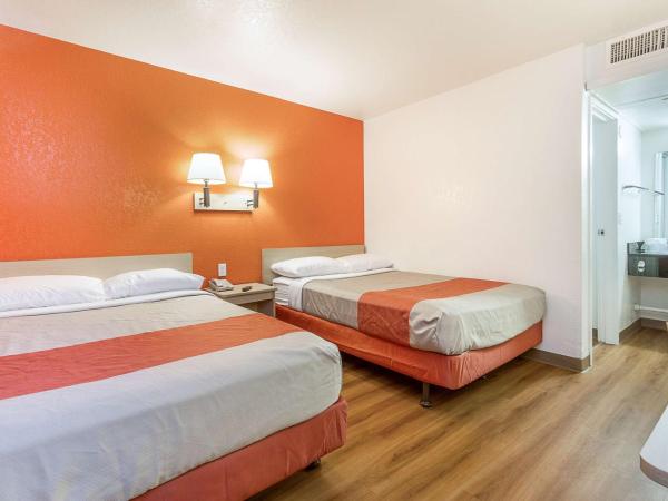 Motel 6-Phoenix, AZ - North Bell Road : photo 4 de la chambre chambre quadruple