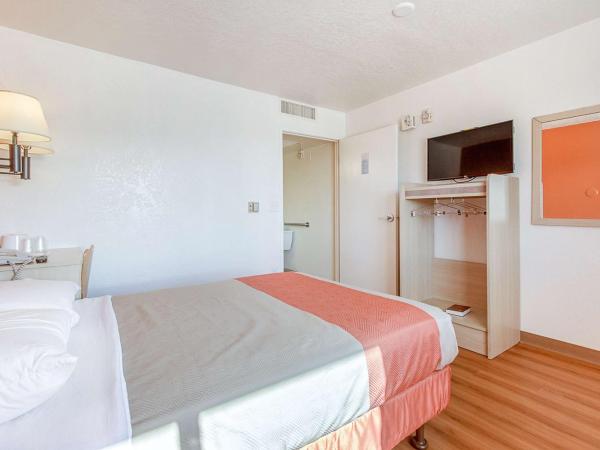 Motel 6-Phoenix, AZ - North Bell Road : photo 1 de la chambre chambre double - accessible aux personnes à mobilité réduite 