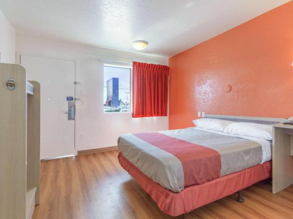Motel 6-Phoenix, AZ - North Bell Road : photo 3 de la chambre chambre double - accessible aux personnes à mobilité réduite 