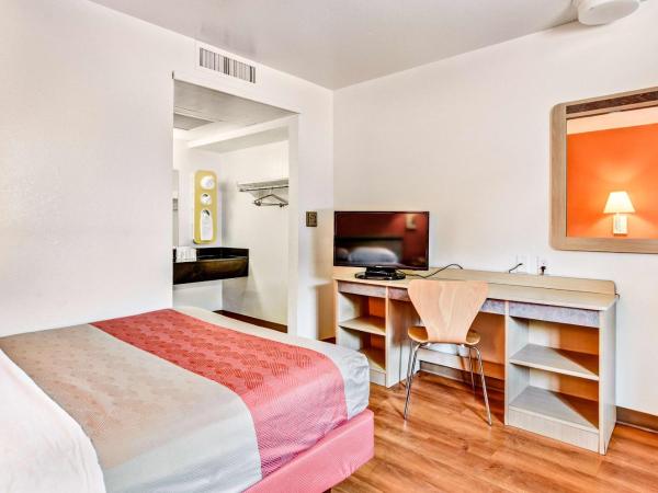 Motel 6-Pittsburgh, PA - Crafton : photo 7 de la chambre chambre lit queen-size