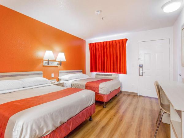 Motel 6-Phoenix, AZ - West : photo 3 de la chambre chambre quadruple