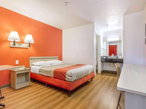 Motel 6-Phoenix, AZ - West : photo 2 de la chambre chambre double - accessible aux personnes à mobilité réduite 