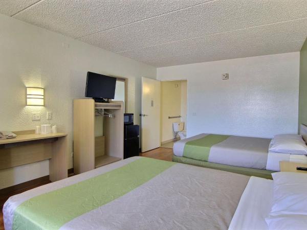 Motel 6 Austin, TX - Central Downtown UT : photo 3 de la chambre chambre quadruple - accessible aux personnes à mobilité réduite