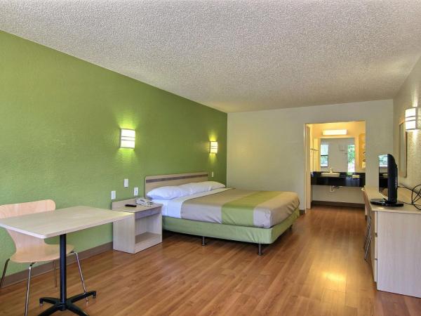 Motel 6 Austin, TX - Central Downtown UT : photo 4 de la chambre chambre lit king-size