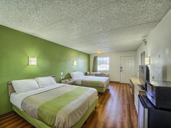 Motel 6-San Antonio, TX - Northwest Medical Center : photo 9 de la chambre chambre avec 2 lits queen-size - accessible aux personnes à mobilité réduite