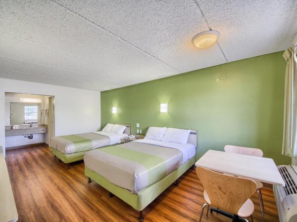 Motel 6-San Antonio, TX - Northwest Medical Center : photo 8 de la chambre chambre avec 2 lits queen-size - accessible aux personnes à mobilité réduite