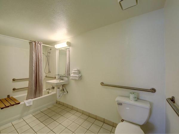 Motel 6-San Antonio, TX - Downtown - Market Square : photo 8 de la chambre chambre avec 2 lits queen-size - accessible aux personnes à mobilité réduite