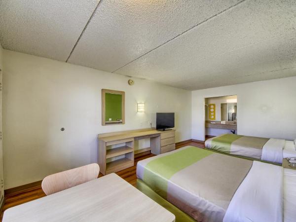Motel 6-San Antonio, TX - Northwest Medical Center : photo 8 de la chambre chambre deluxe avec 2 lits queen-size