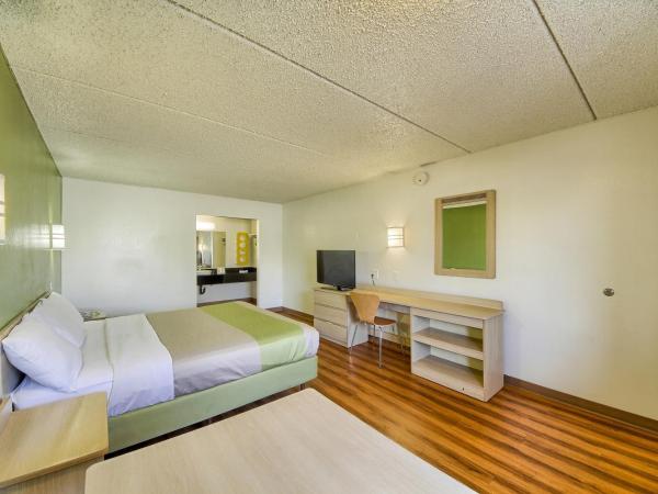 Motel 6-San Antonio, TX - Northwest Medical Center : photo 6 de la chambre chambre lit queen-size