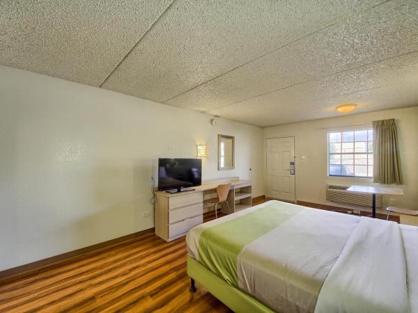 Motel 6-San Antonio, TX - Northwest Medical Center : photo 7 de la chambre chambre lit queen-size