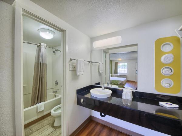 Motel 6-San Antonio, TX - Northwest Medical Center : photo 8 de la chambre chambre lit queen-size