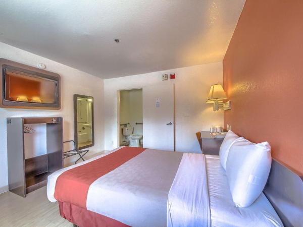 Motel 6 San Antonio, Tx Six Flags Fiesta TX - La Cantera Area : photo 3 de la chambre chambre lit queen-size - non-fumeurs