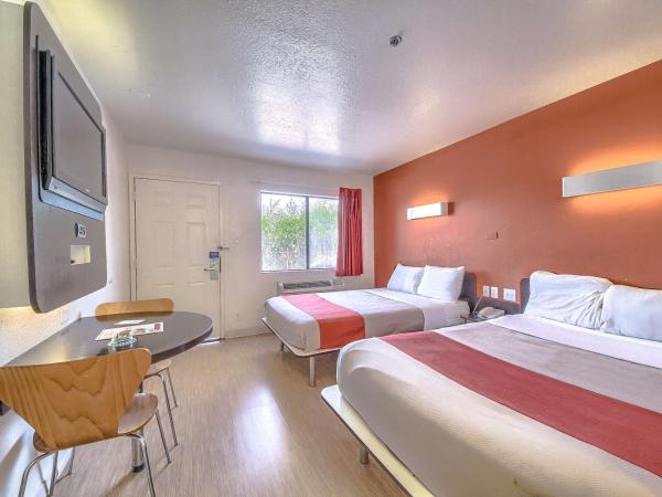 Motel 6 San Antonio, Tx Six Flags Fiesta TX - La Cantera Area : photo 2 de la chambre chambre quadruple - non-fumeurs