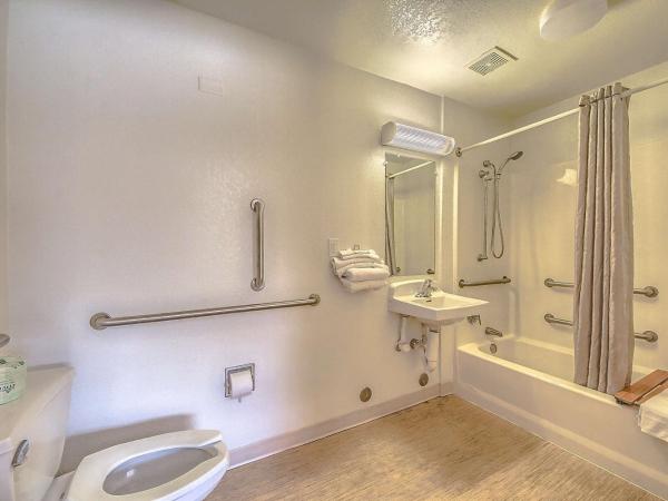 Motel 6 San Antonio, Tx Six Flags Fiesta TX - La Cantera Area : photo 5 de la chambre chambre double - accessible aux personnes à mobilité réduite - non-fumeurs