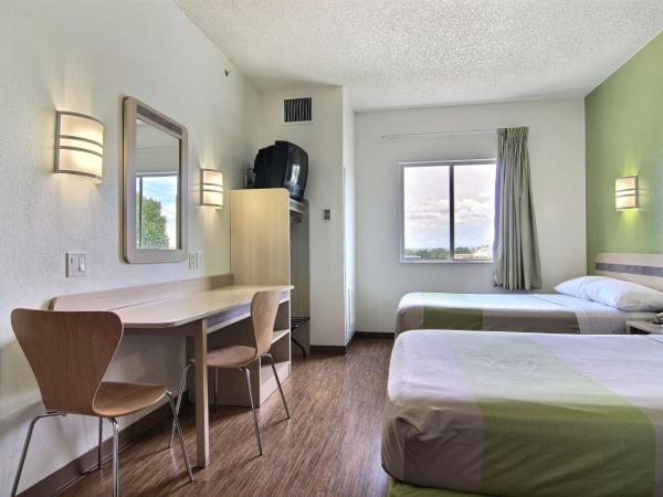 Motel 6-Albuquerque, NM - North : photo 3 de la chambre chambre quadruple Économique