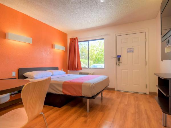 Park Inn by Radisson, Las Vegas I-15 : photo 9 de la chambre chambre lit king-size - non-fumeurs