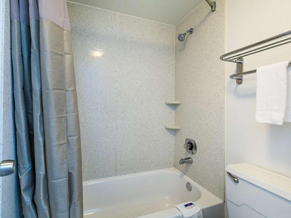 Motel 6-Dallas, TX - Market Center : photo 6 de la chambre chambre lit queen-size - non-fumeurs