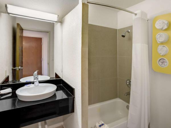 Motel 6-Dallas, TX - South : photo 10 de la chambre chambre lit king-size - non-fumeurs