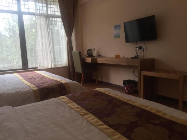 Holly's Hostel : photo 2 de la chambre chambre familiale avec salle de bains