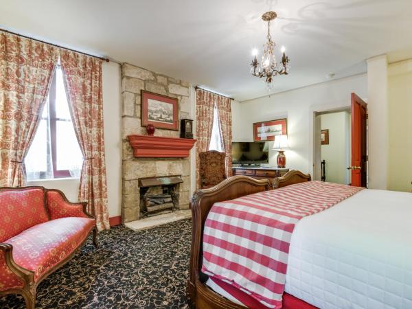 Noble Inns : photo 5 de la chambre suite lit king-size avec baignoire spa - maison oge sur le river walk