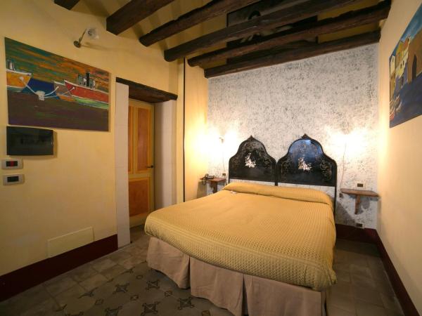 Hotel Henry's House : photo 3 de la chambre chambre double - vue partielle sur mer.