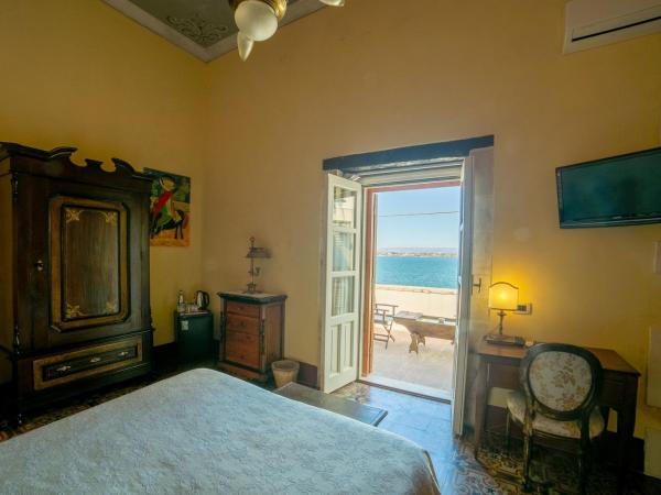 Hotel Henry's House : photo 2 de la chambre suite junior avec terrasse et vue sur la mer
