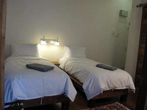 Ren I Tang Heritage Inn : photo 6 de la chambre chambre avec balcon