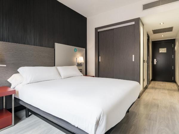 Ilunion Suites Madrid : photo 6 de la chambre chambre double ou lits jumeaux standard