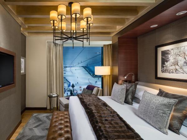 Aspen Chalets by Kempinski Hotel Mall of The Emirates : photo 6 de la chambre chalet 2 chambres aspen - accès au snow park de ski dubaï pour 2 personnes- service de majordome privé - navette aéroport dxb - accès au salon avec goûter - cocktails en soirée - rafraîchissements sans alcool et canapés