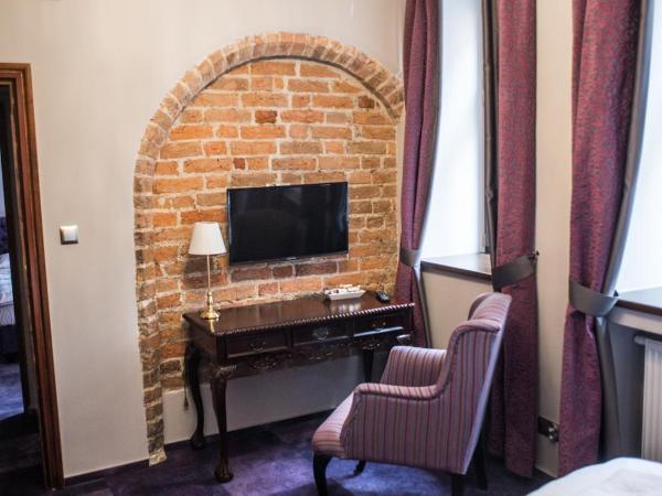 Apartamenty Siedem Komnat Siedmiu Mistrzów : photo 8 de la chambre chambre double ou lits jumeaux avec douche