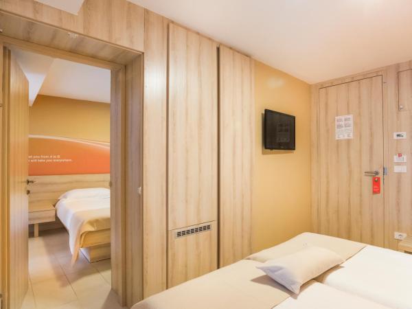 Residence Umag Plava Laguna : photo 4 de la chambre chambre communicante classique avec balcon - côté parc