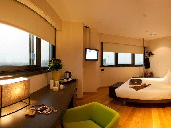 Best Western Plus The Hub Hotel : photo 2 de la chambre chambre lit king-size supérieure - non-fumeurs