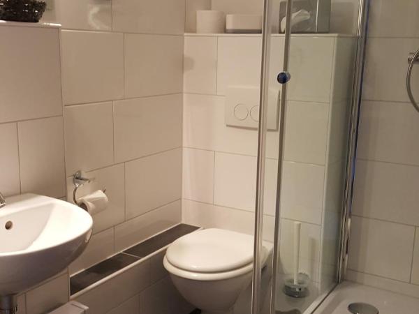 Oberkasseler Hof Bonn : photo 3 de la chambre chambre simple standard avec douche